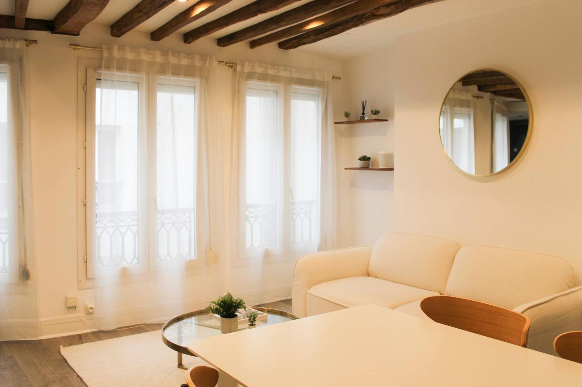 Lovely 51 M Nest In The Heart Of * Parijs