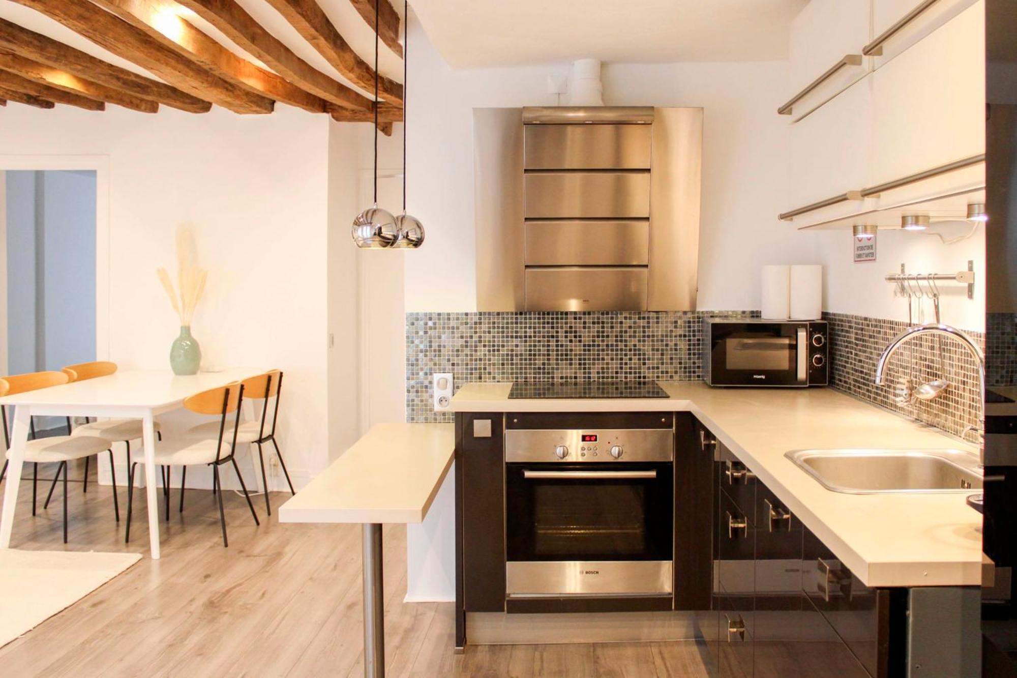 Lovely 51 M Nest In The Heart Of * Parijs