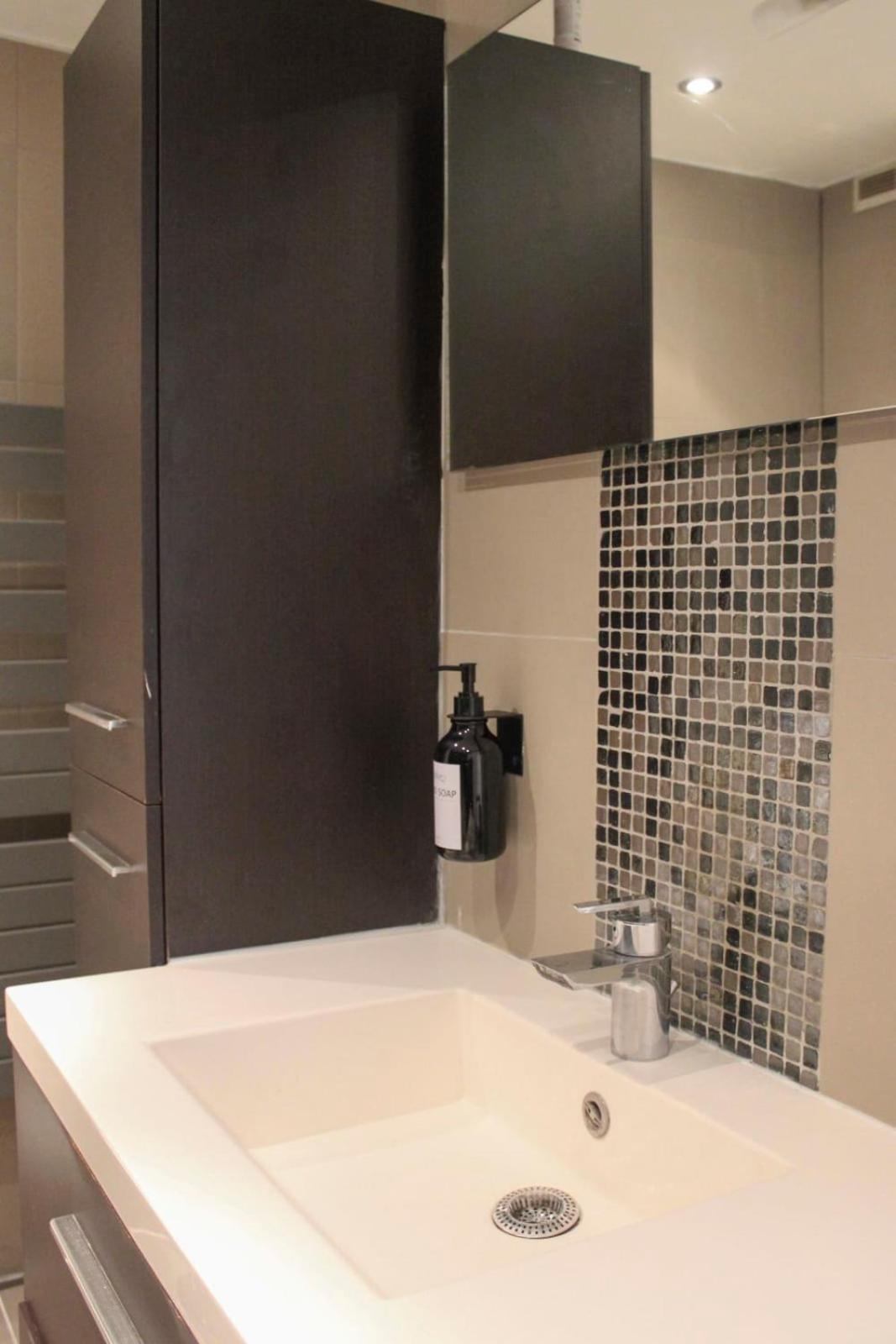 Appartement Lovely 51 M Nest In The Heart Of